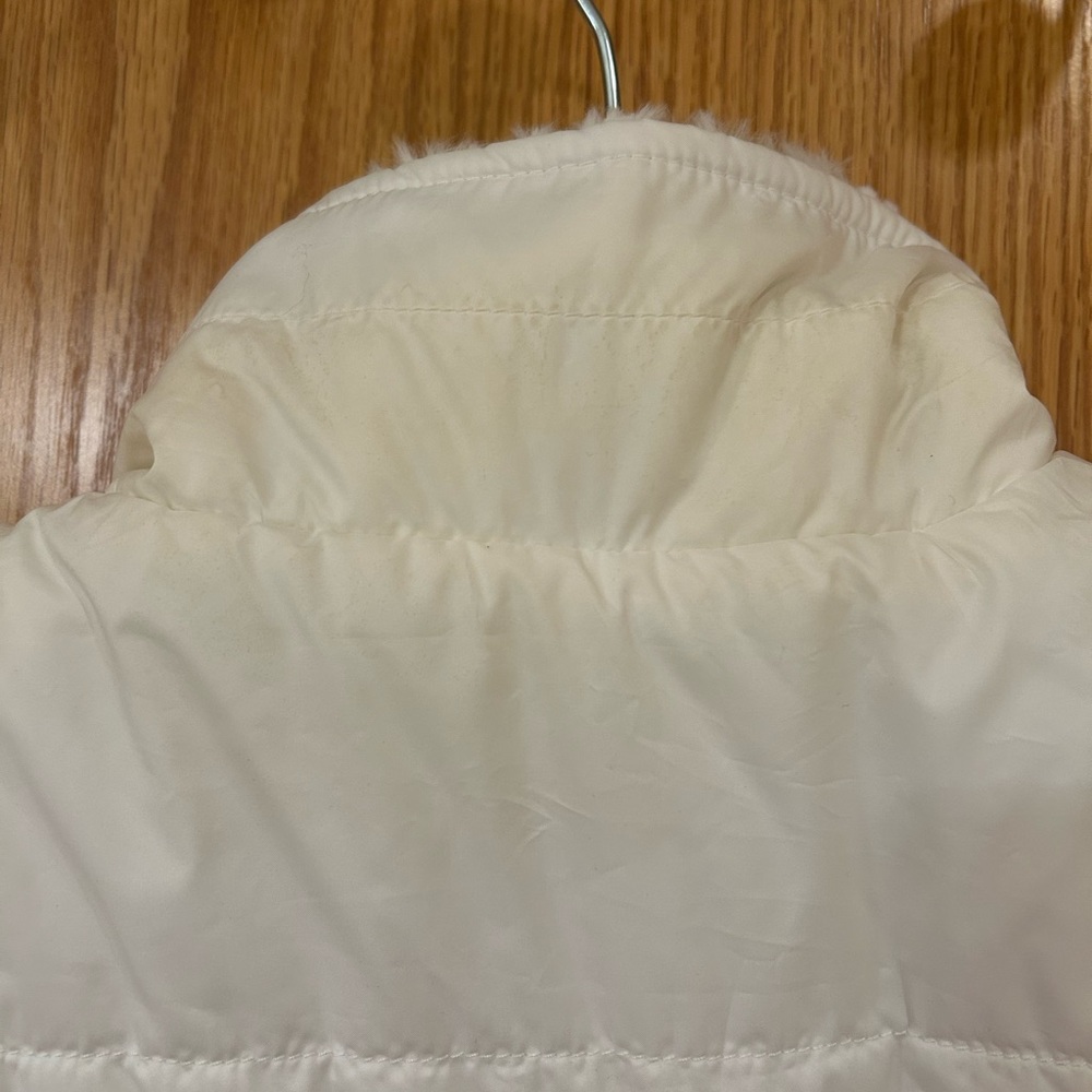 The North Face Women’s Faux Fur Reversible White Vest M - Picture 8 of 8